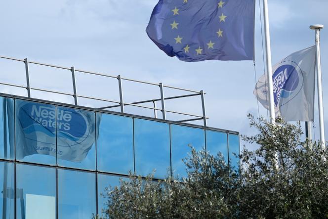 Affaire Nestlé : Un Rapport Sanitaire Modifié pour Éviter la Révélation d’une Contamination