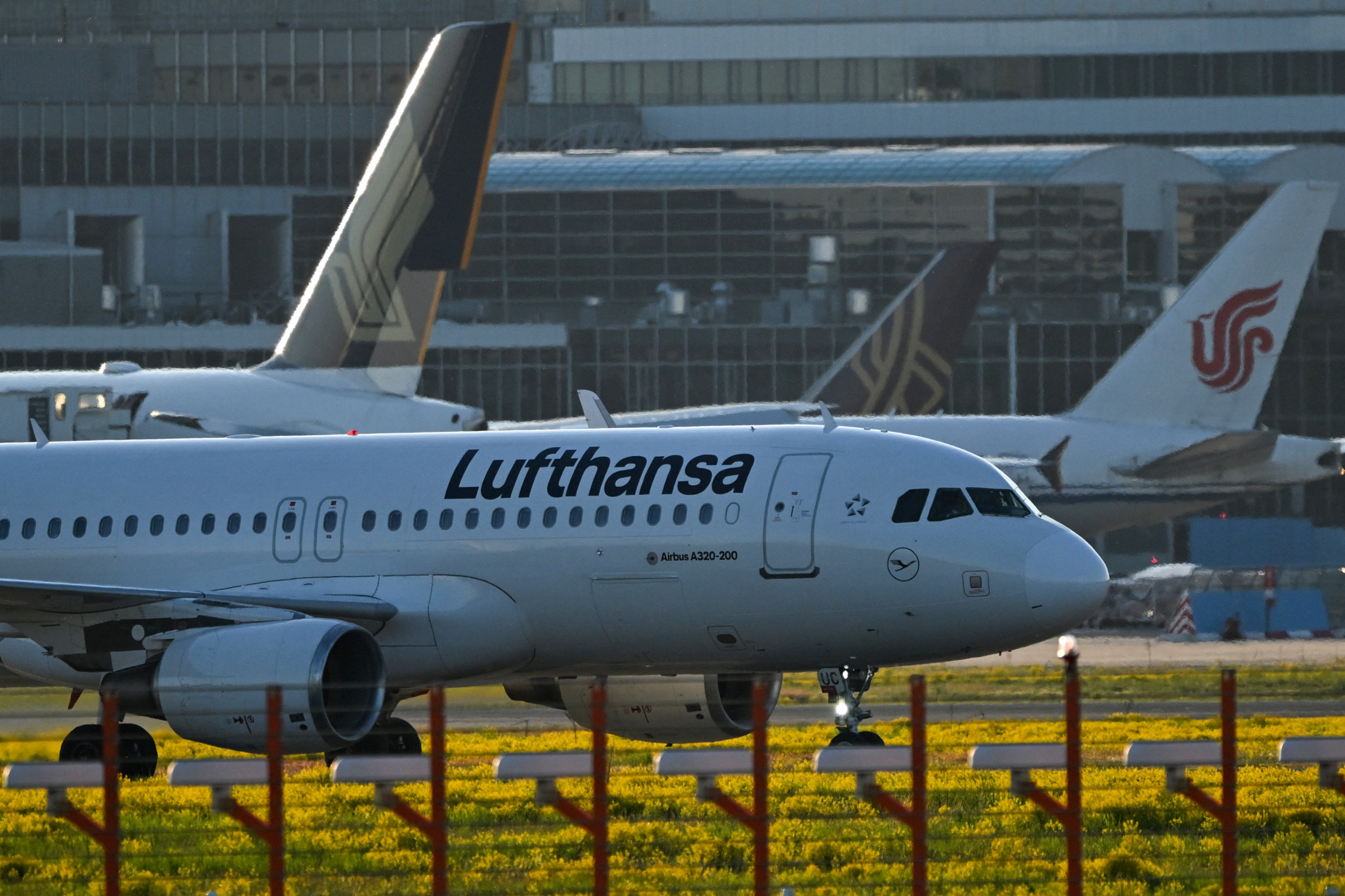 Lufthansa annonce l’annulation de 4000 emplois en Allemagne : une débâcle économique inquiétante